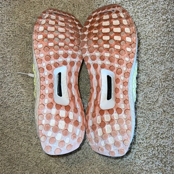 Adidas Ultraboost ('18) size 9 - Picture 3 of 7